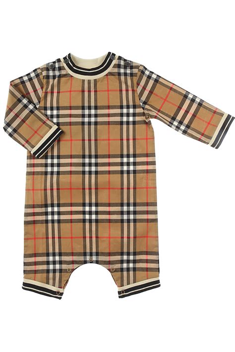 vetement burberry bebe|burberry newborn.